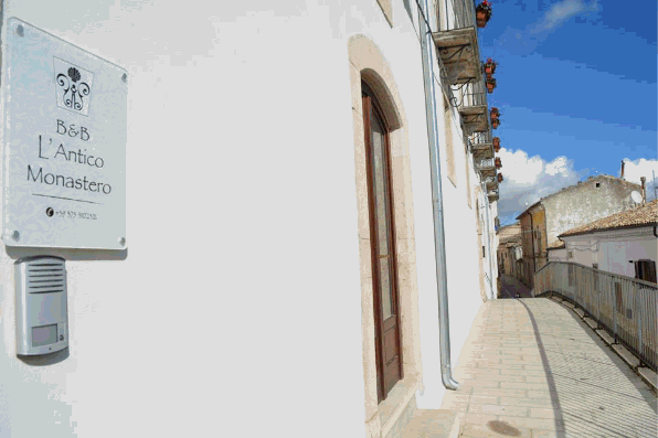B & B Antico Monastero a Sant'Agata di Puglia PER PRENOTAZIONI Tel. + 39 375 510 2321, se vuoi ingrandire le foto clicca su con il mouse