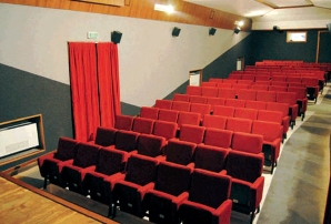Interno del cinema foto di repertorio